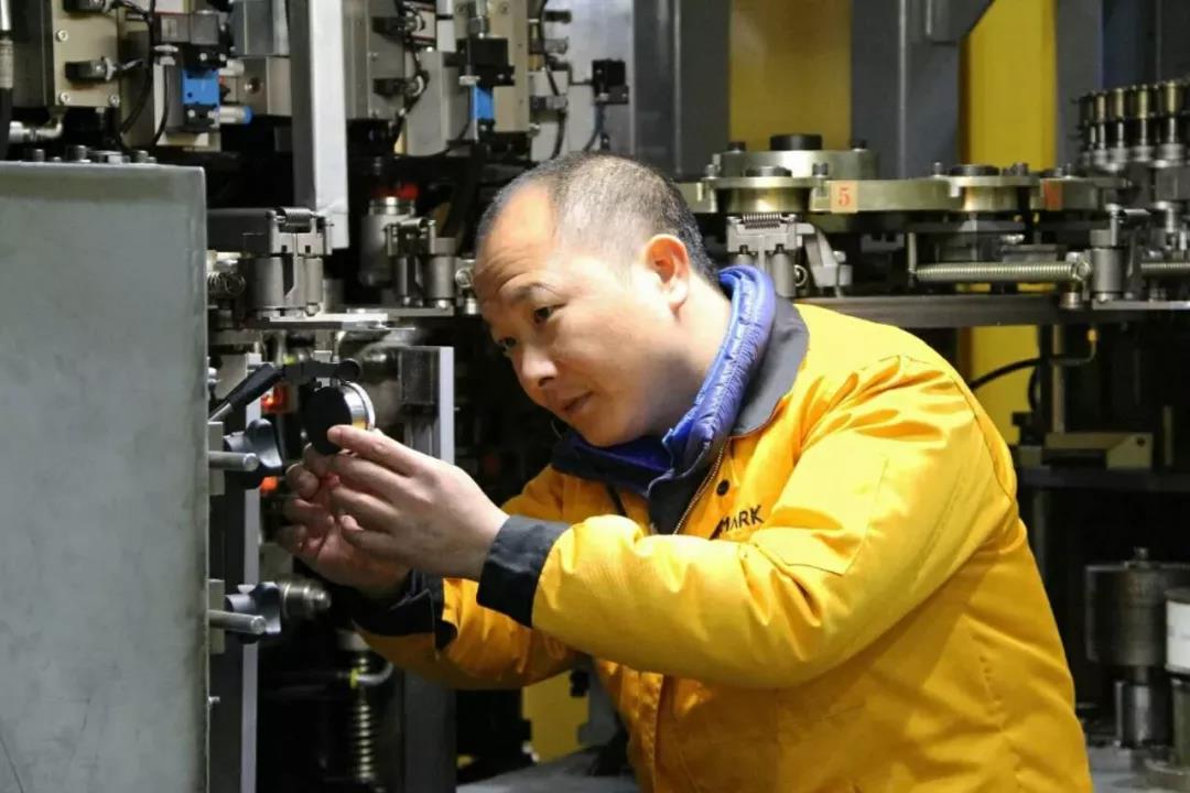 巅峰国际官网-钻营健全,你我一路成长